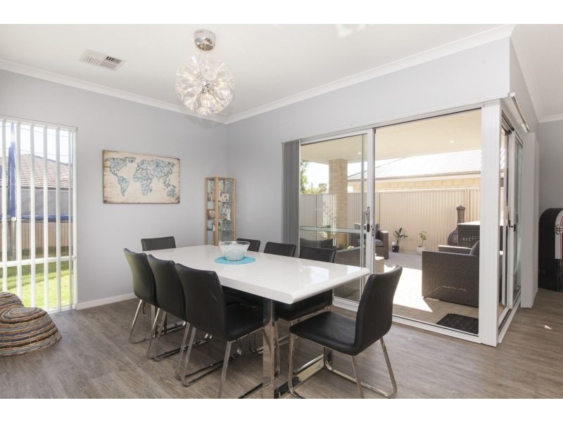 4 Arnside Bend, Waikiki WA 6169