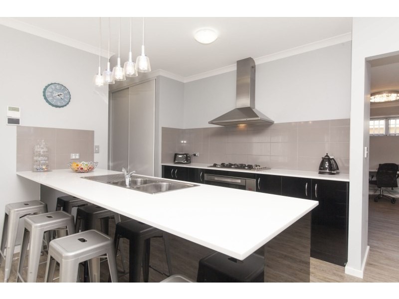 4 Arnside Bend, Waikiki WA 6169