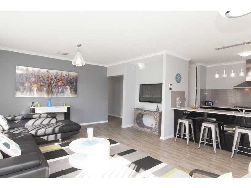 4 Arnside Bend, Waikiki WA 6169
