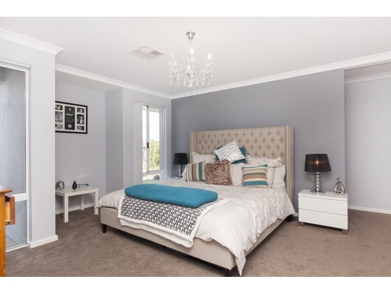 4 Arnside Bend, Waikiki WA 6169