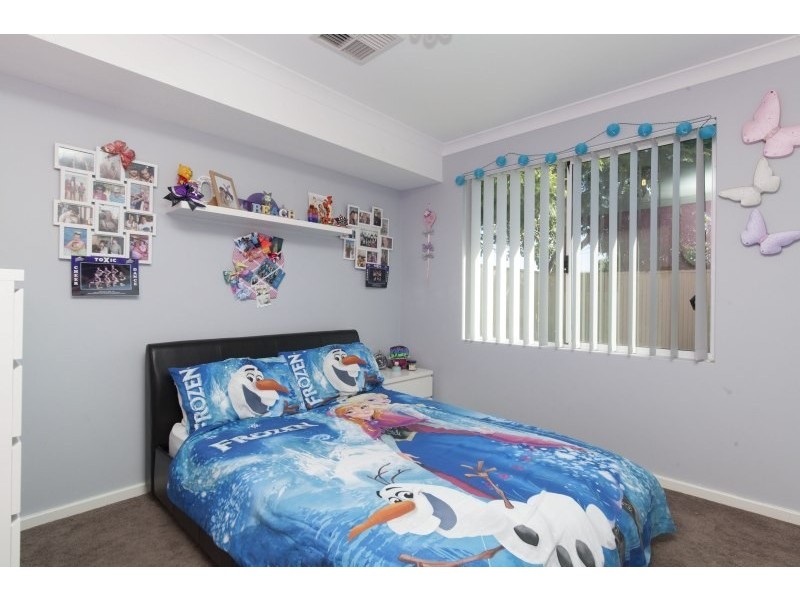4 Arnside Bend, Waikiki WA 6169