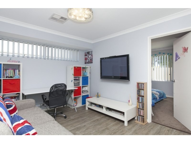4 Arnside Bend, Waikiki WA 6169