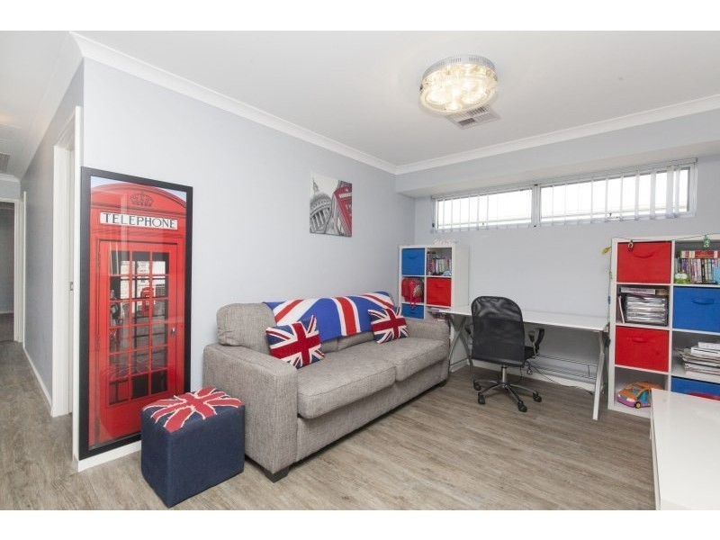 4 Arnside Bend, Waikiki WA 6169
