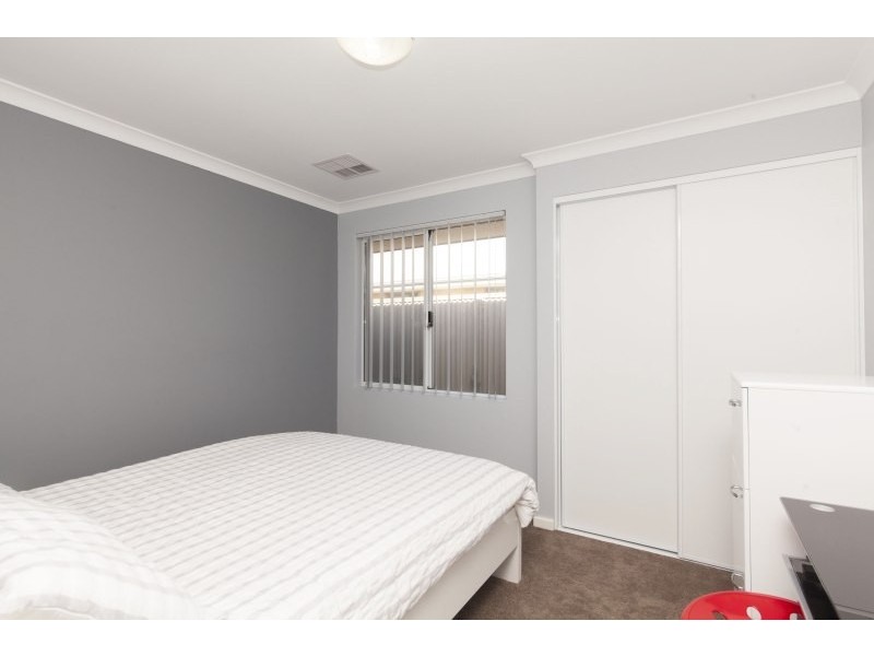 4 Arnside Bend, Waikiki WA 6169
