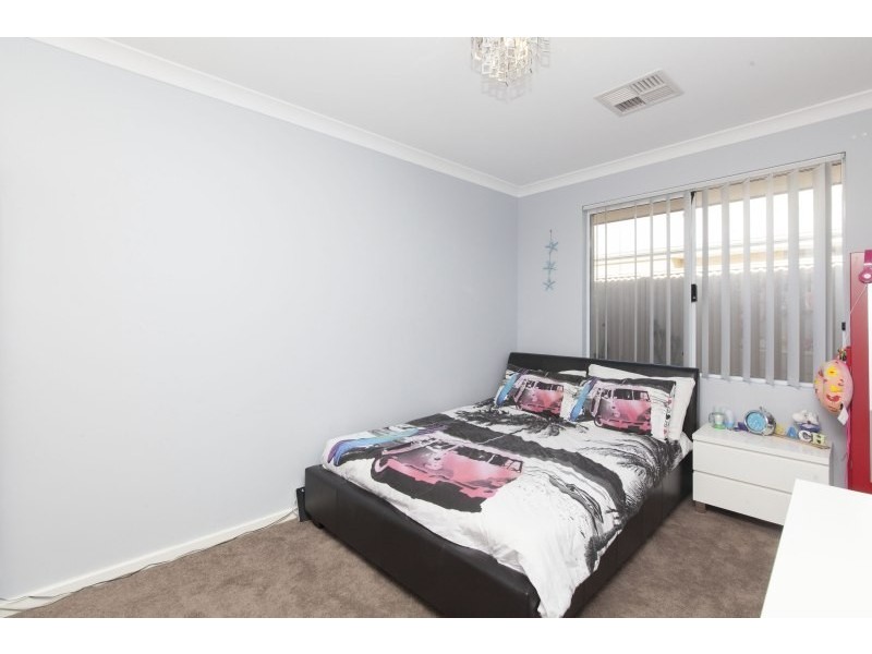 4 Arnside Bend, Waikiki WA 6169