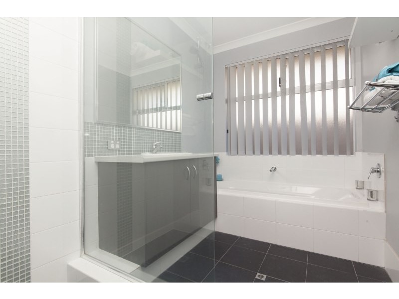 4 Arnside Bend, Waikiki WA 6169