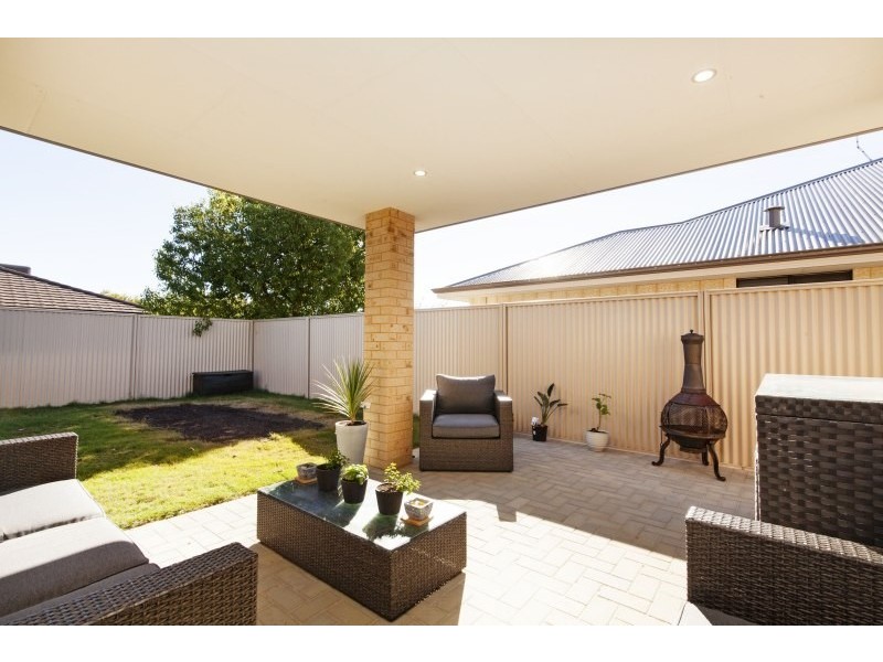 4 Arnside Bend, Waikiki WA 6169