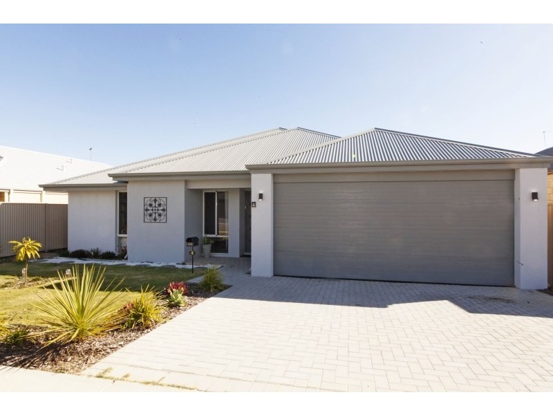 4 Arnside Bend, Waikiki WA 6169