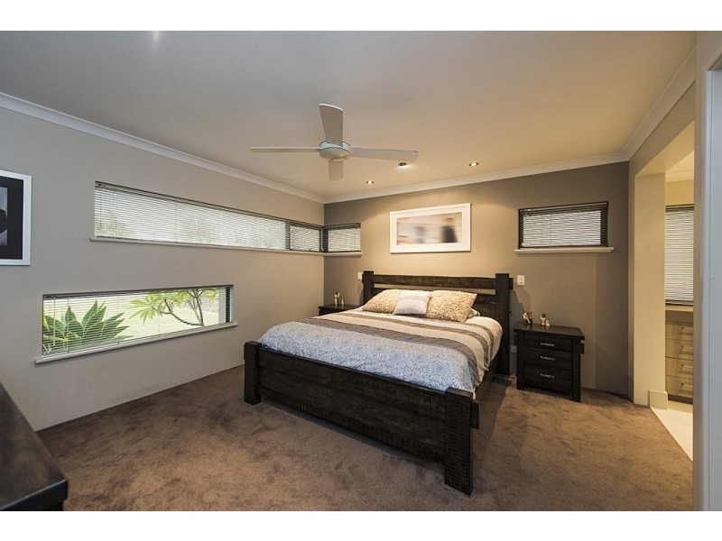 4 Lorne Bend, Secret Harbour WA 6173