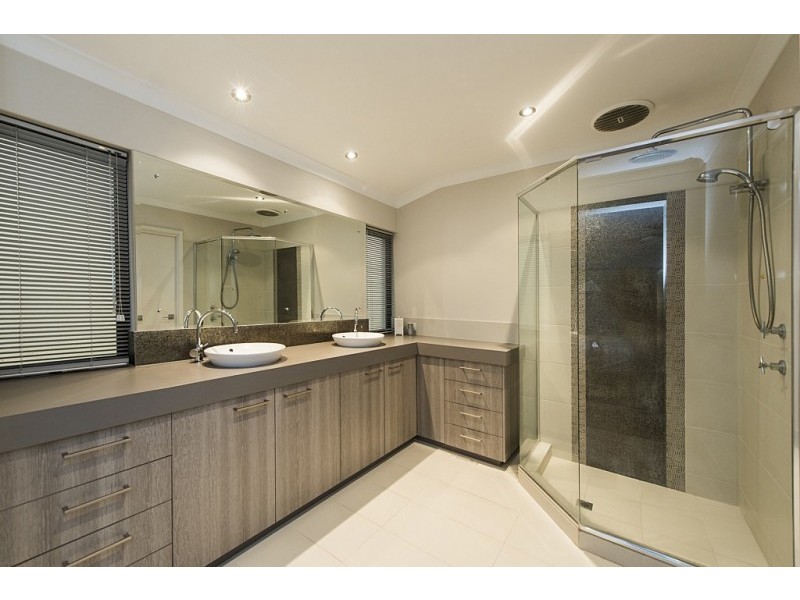 4 Lorne Bend, Secret Harbour WA 6173