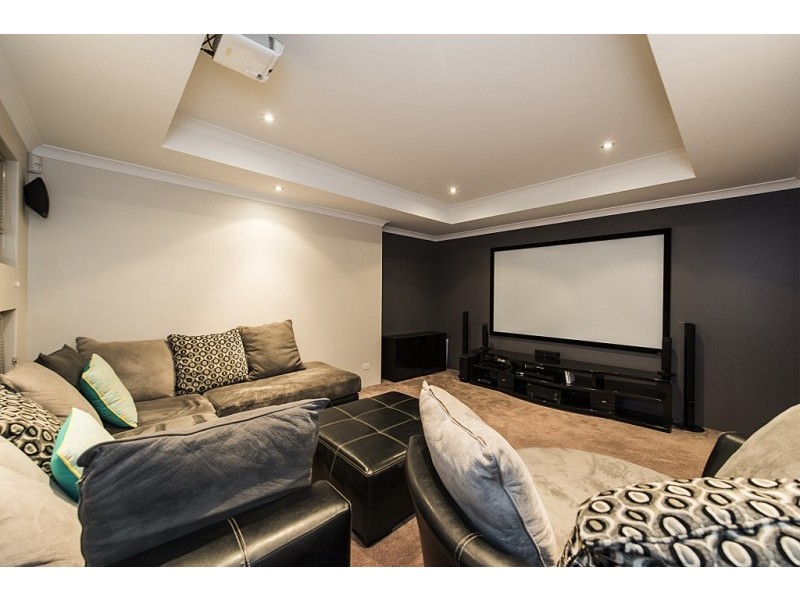 4 Lorne Bend, Secret Harbour WA 6173