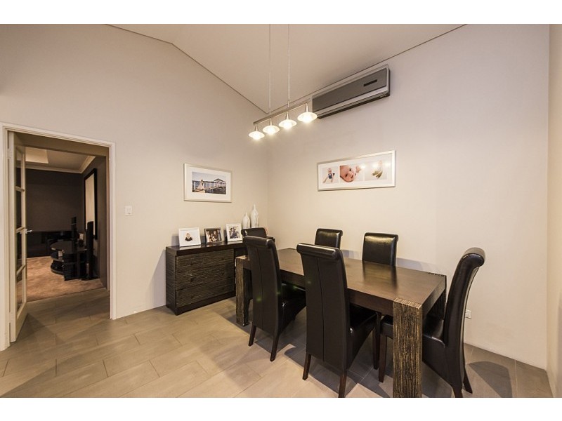 4 Lorne Bend, Secret Harbour WA 6173