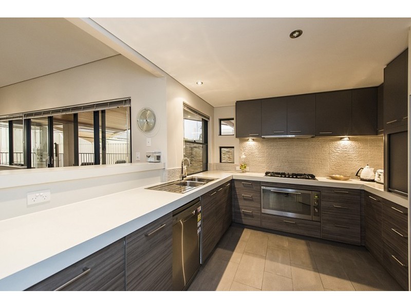 4 Lorne Bend, Secret Harbour WA 6173