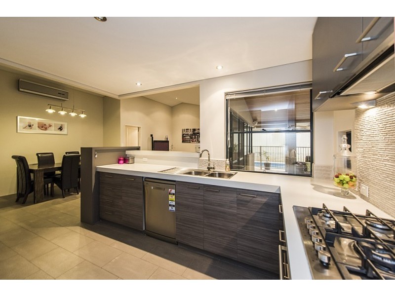 4 Lorne Bend, Secret Harbour WA 6173