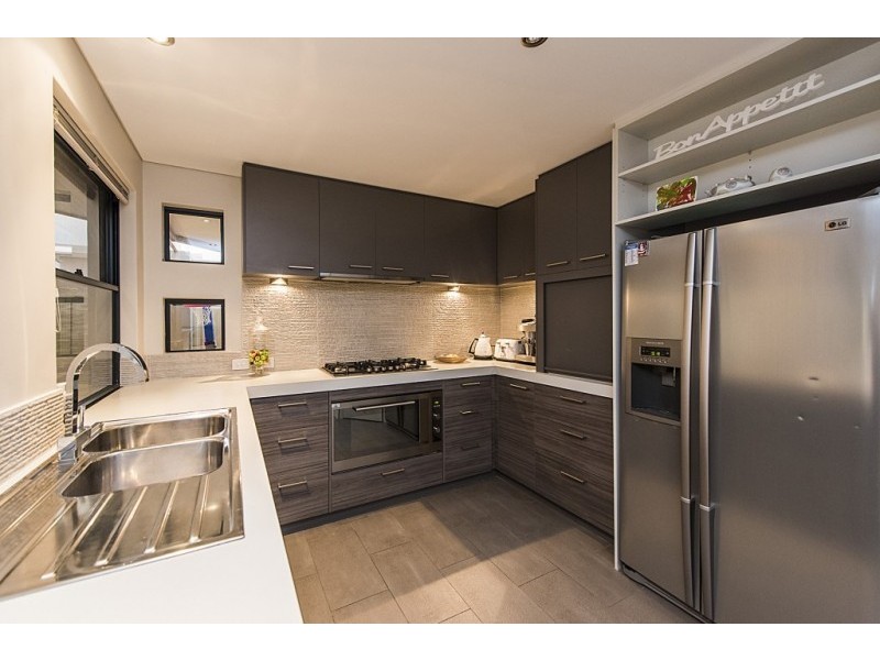 4 Lorne Bend, Secret Harbour WA 6173