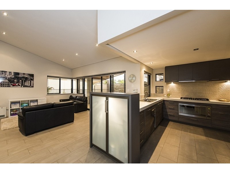 4 Lorne Bend, Secret Harbour WA 6173