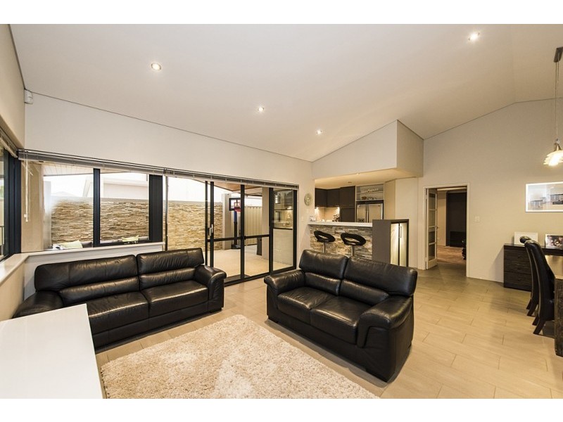 4 Lorne Bend, Secret Harbour WA 6173