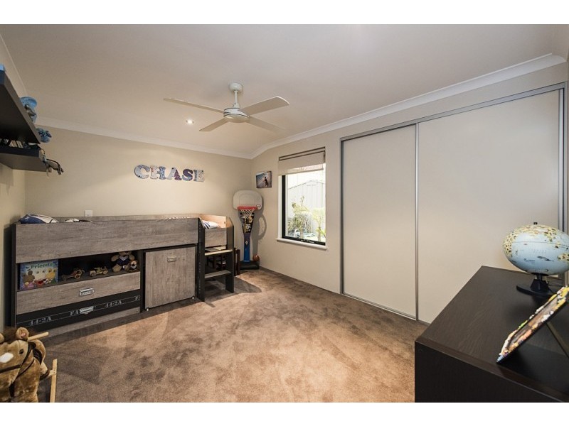 4 Lorne Bend, Secret Harbour WA 6173