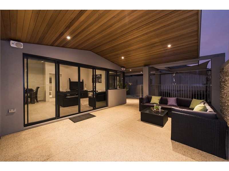 4 Lorne Bend, Secret Harbour WA 6173