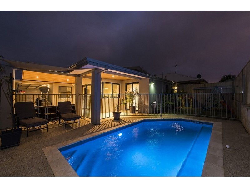 4 Lorne Bend, Secret Harbour WA 6173