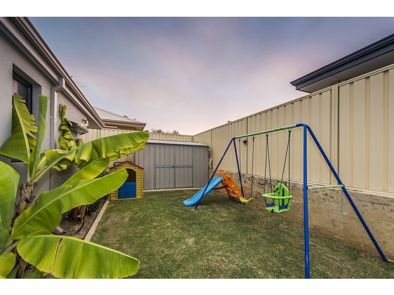 4 Lorne Bend, Secret Harbour WA 6173