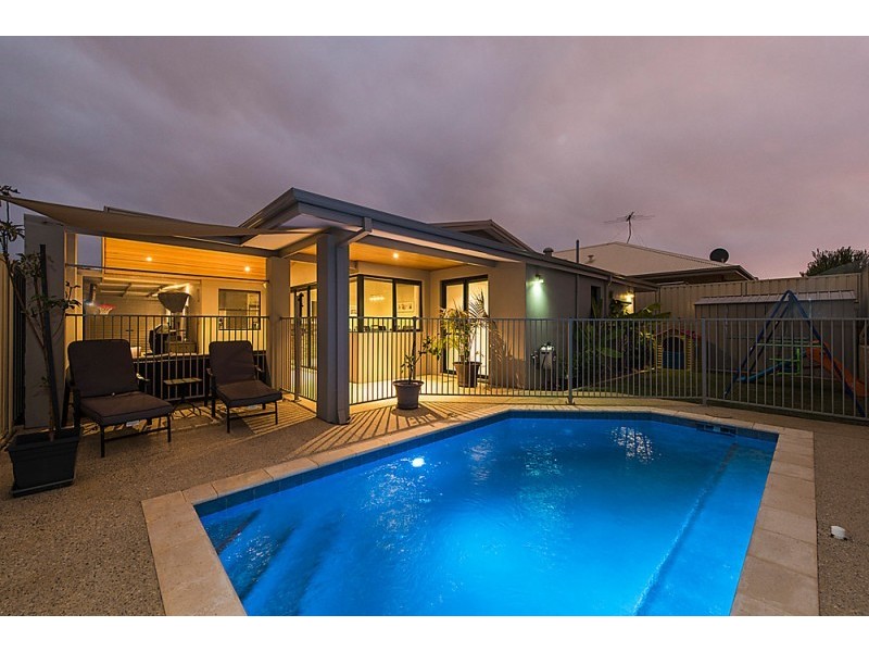 4 Lorne Bend, Secret Harbour WA 6173