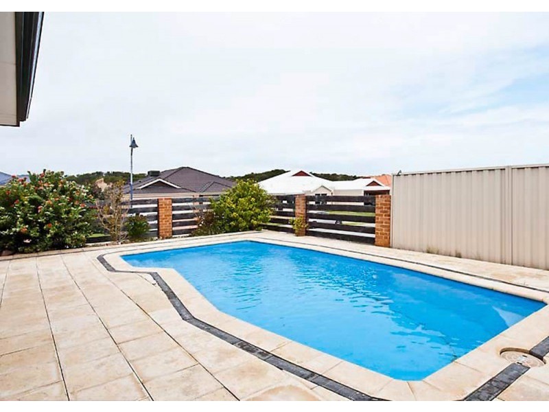 25 Elwell Street, Secret Harbour WA 6173