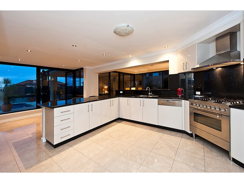 22 Hassars Road, Secret Harbour WA 6173