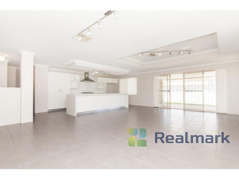 4 Santalum Circus, Halls Head WA 6210