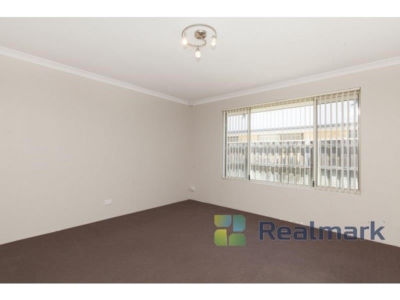 4 Santalum Circus, Halls Head WA 6210