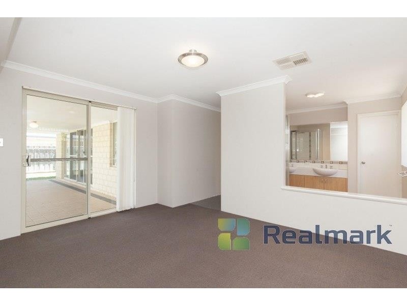 4 Santalum Circus, Halls Head WA 6210