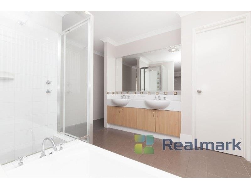 4 Santalum Circus, Halls Head WA 6210