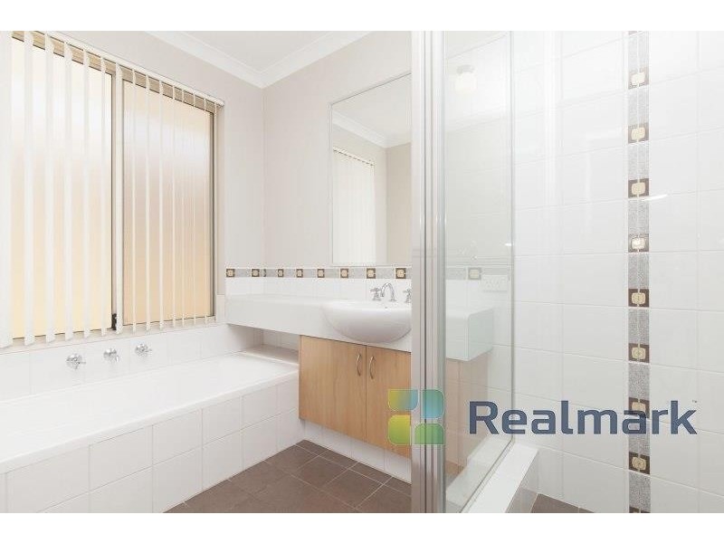 4 Santalum Circus, Halls Head WA 6210