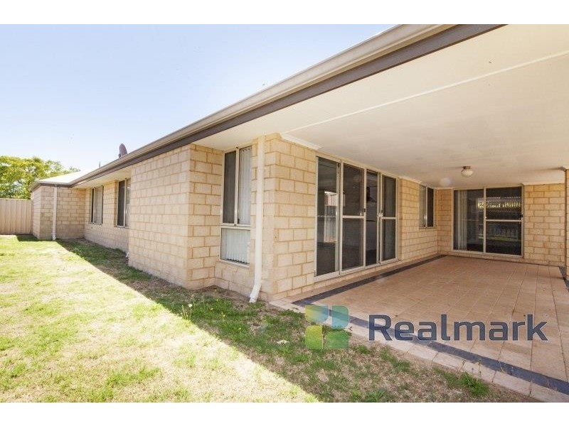 4 Santalum Circus, Halls Head WA 6210