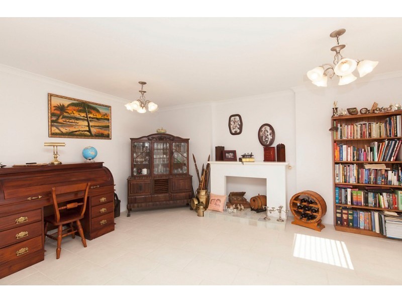 10 Tamar Break, Madora Bay WA 6210