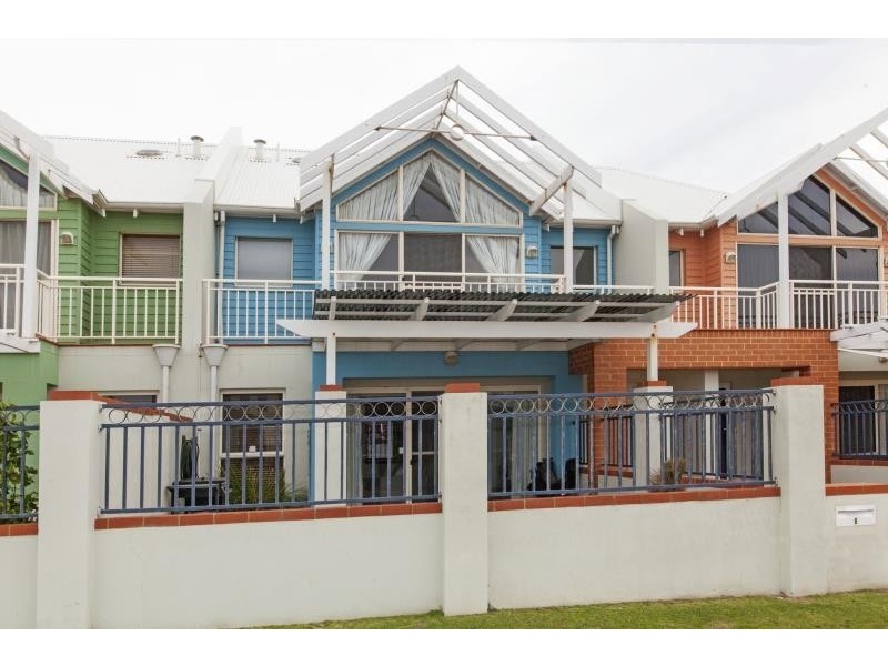 8/2 Albenga Place, Secret Harbour WA 6173