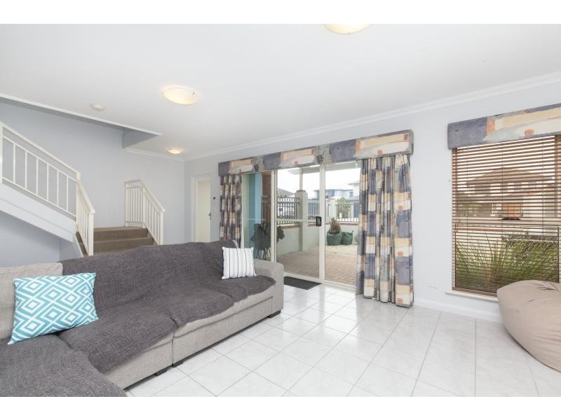 8/2 Albenga Place, Secret Harbour WA 6173