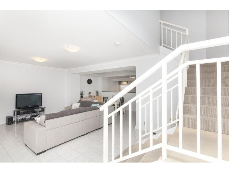 8/2 Albenga Place, Secret Harbour WA 6173