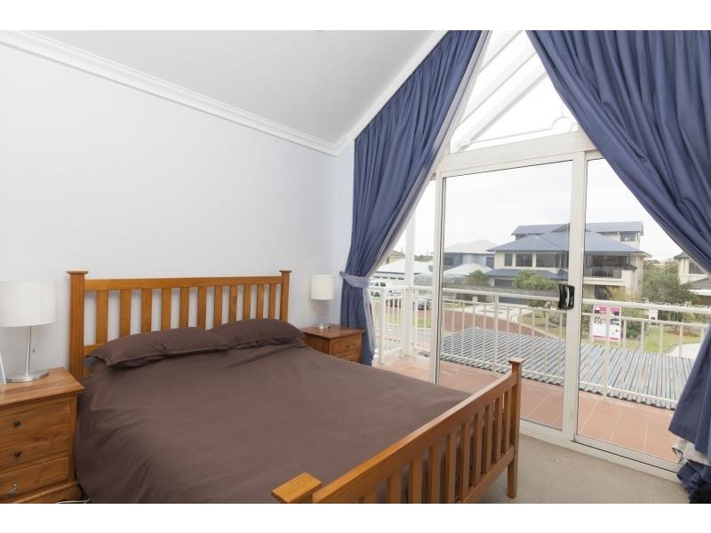 8/2 Albenga Place, Secret Harbour WA 6173