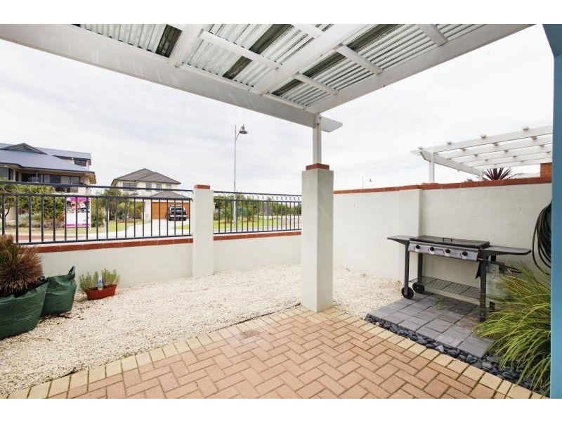 8/2 Albenga Place, Secret Harbour WA 6173