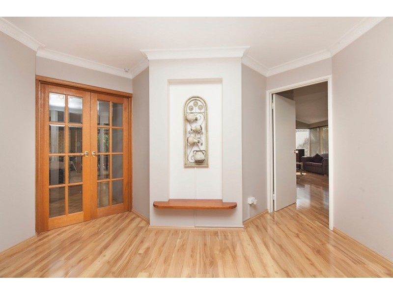 18 Zedora Loop, Port Kennedy WA 6172