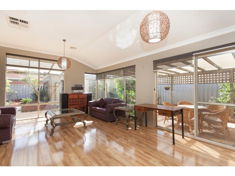 18 Zedora Loop, Port Kennedy WA 6172