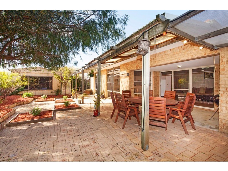 18 Zedora Loop, Port Kennedy WA 6172