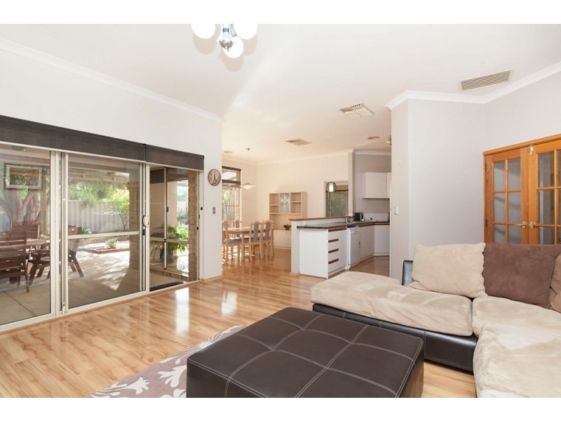 18 Zedora Loop, Port Kennedy WA 6172