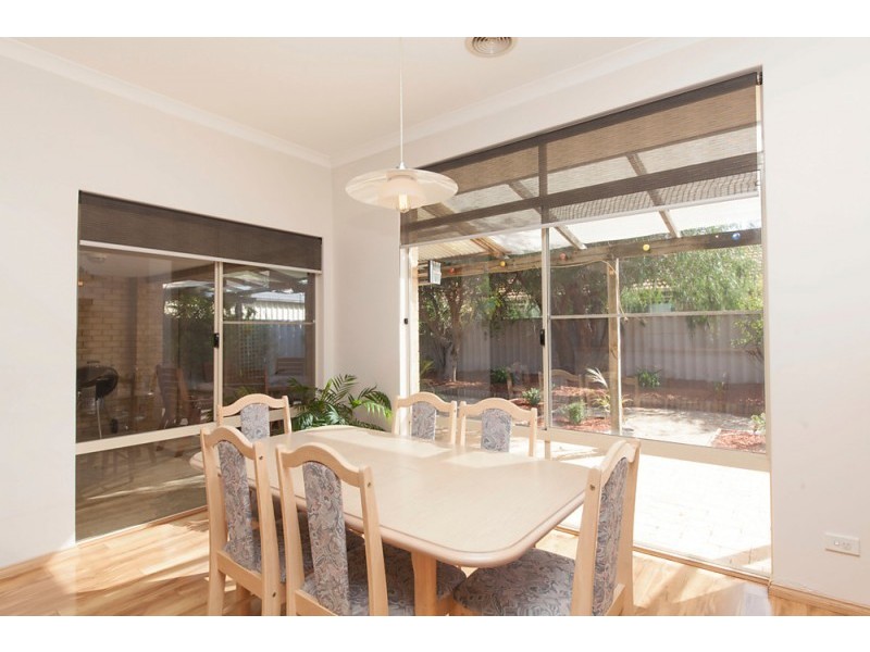 18 Zedora Loop, Port Kennedy WA 6172