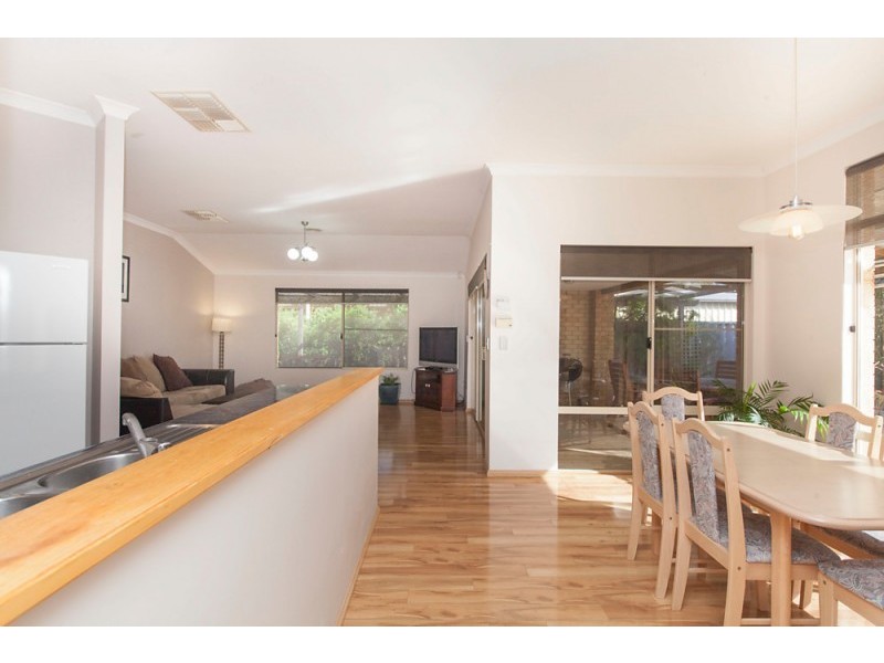 18 Zedora Loop, Port Kennedy WA 6172