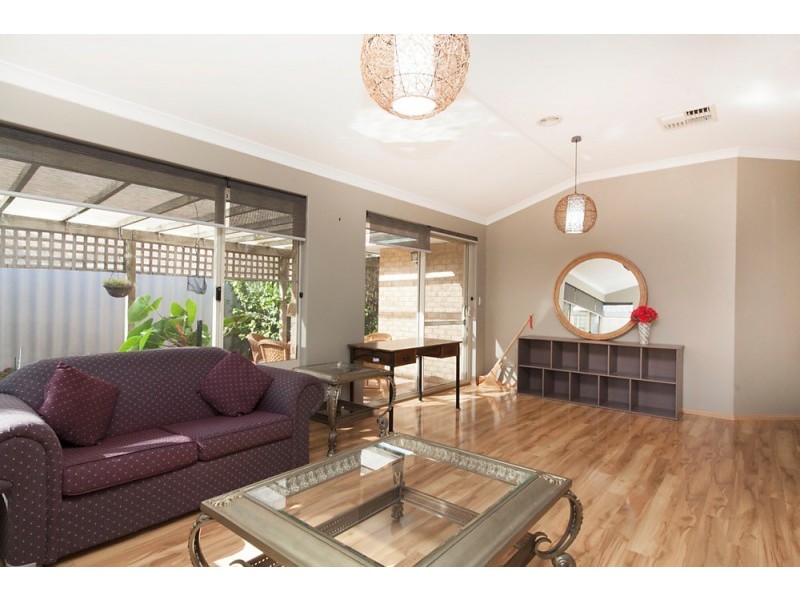 18 Zedora Loop, Port Kennedy WA 6172