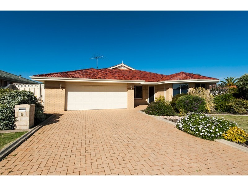 5 Requa Crescent, Warnbro WA 6169