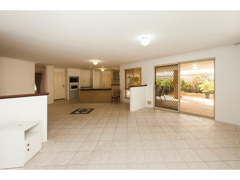 5 Requa Crescent, Warnbro WA 6169