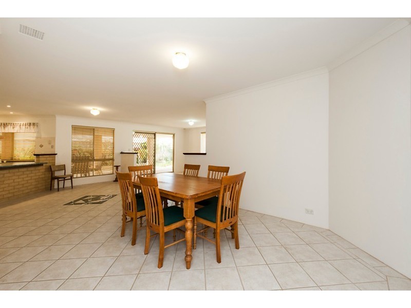 5 Requa Crescent, Warnbro WA 6169